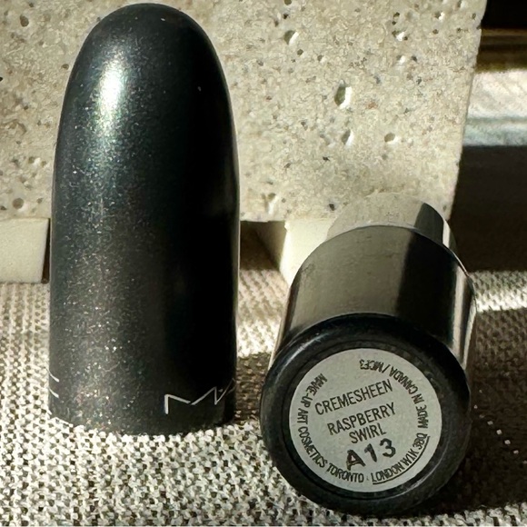 🌸 MAC Raspberry Swirl 🌀 - Picture 2 of 7